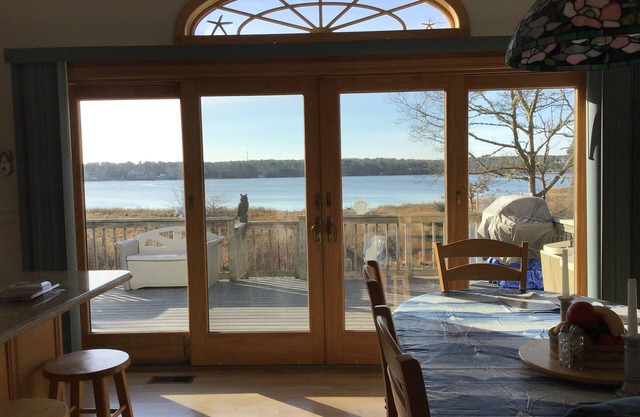 Waterfront Bass River Home, 4 habitaciones, 3 baños completos, Cen. C.A.