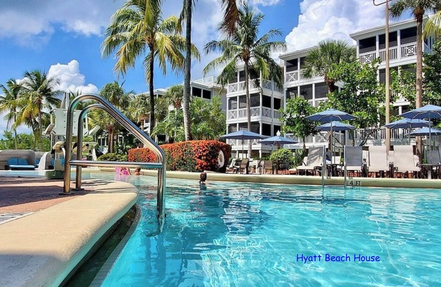 Waterfront Resort, Fantasy Fest, Private Beach, Boat Docks, Sleeps 6, Pool