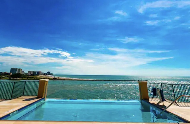 WATERFRONT ROOM - The views are incredible!