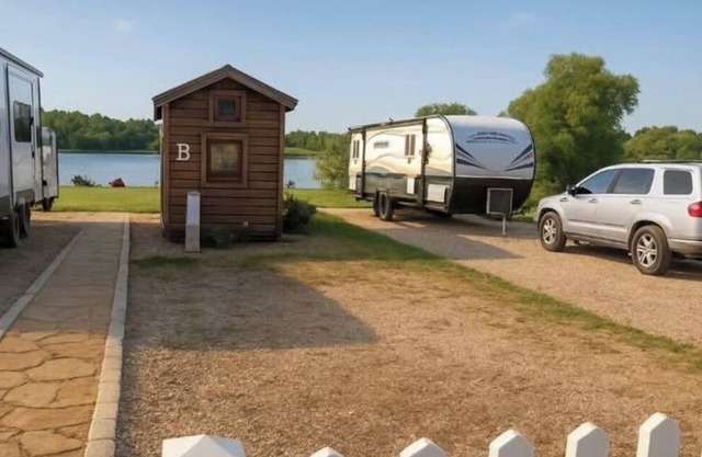 RV Pad con hermosas puestas de sol del lago Conroe