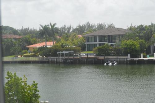 WATERFRONT STUDIO COZY WITH WATERVIEWs