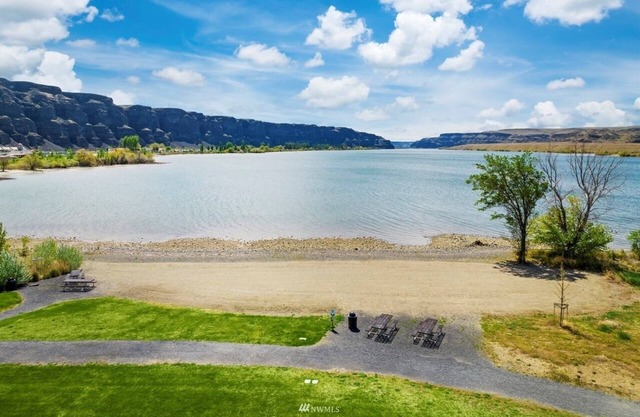 Waterfront, Stunning Views, Private Beach, and Close To Concerts