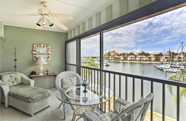 ¡NUEVO! Condominio frente al mar en Punta Gorda con piscina y puerto deportivo
