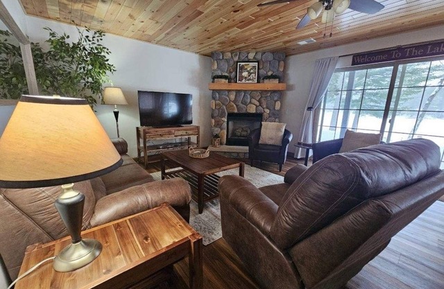 Waters Edge Condo -2 bed 2 bath