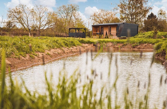 Waters Edge - UK44426