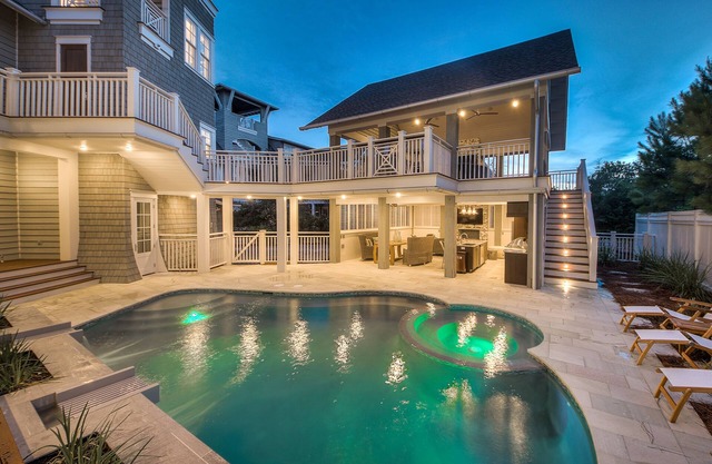 Nuevo estudio moderno: piscina privada / amplia vida al aire libre, comedor y cocina