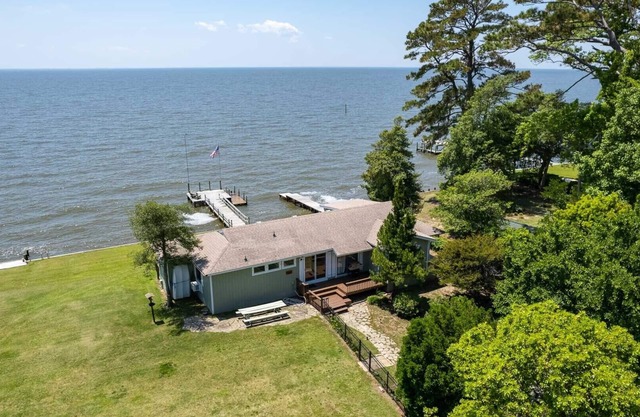 Waveney Cottage en Point Harbor Soundfront Casa de 2 habitaciones con muelle privado