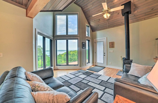 Waverly Home w/ Hot Tub ~ 1 Mi to Lake Access!