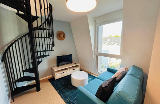 We Live In R - Duplex 502