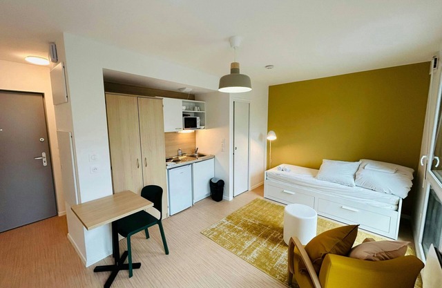 We Live In R - Suite 202