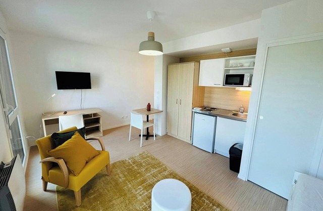 We Live In R - Suite 302