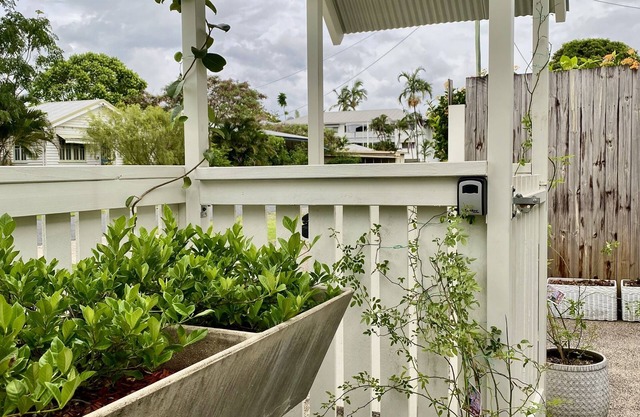 Welcome to “Callie Cottage” Gorgeous studio apartment 2 minutes to the CBD.