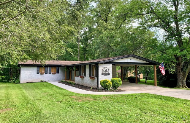 Welcome to Nanny's Nest! Cozy Historic Home Just 1 Mile from Downtown Blue Ridge
