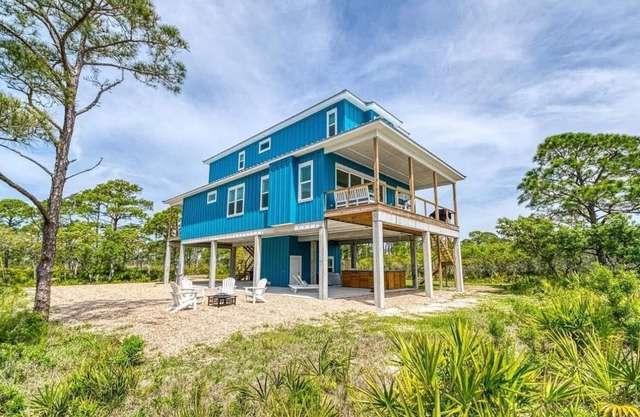 Welcome to Ohana Shack Spacious 4BR/4.5BA Bald Point Beach Home Perfect for ALL