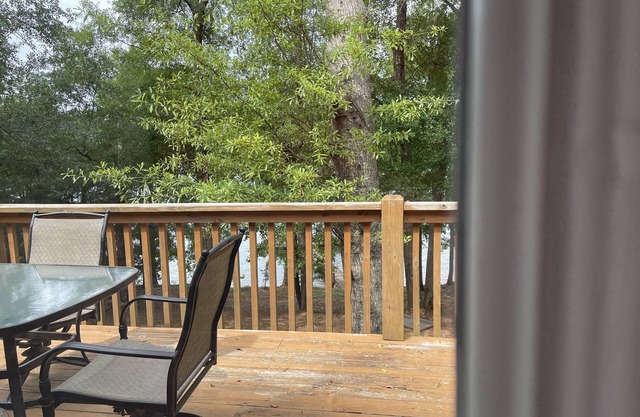 ¡Bienvenido a nuestra casa! No muy lejos de Clemson. Duerme 8 en el nivel principal.