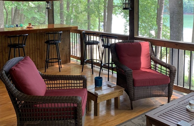 Welcome to Sweet Pea - Lake front cottage, 5 miles from Death Valley.