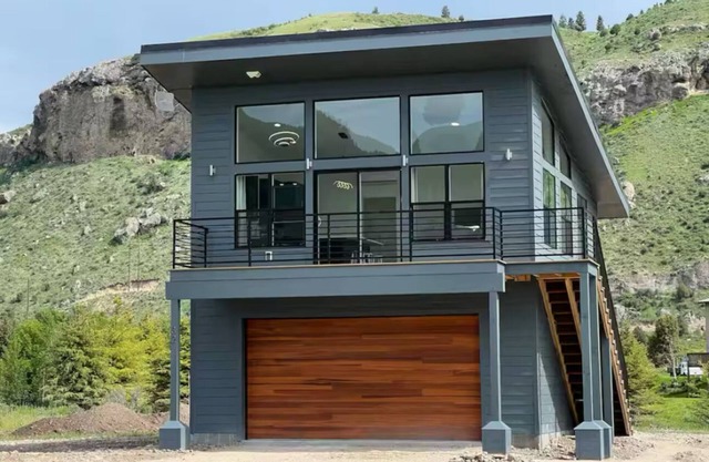 Welcome to the MbarM Ranch! Enjoy our Mountain View’s in this quaint valley