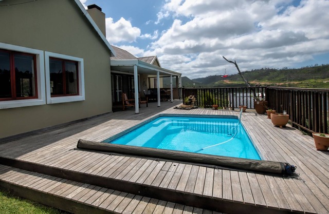 Bienvenido a Hubert's Haus, su "hogar" de vacaciones en la idílica Knysna.