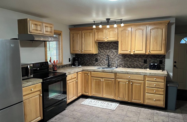 Welcoming cabin with AC, WiFi, TV and laundry on Gull lake!