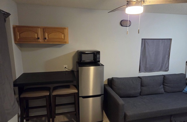 Welcoming studio with AC in sunny Tampa