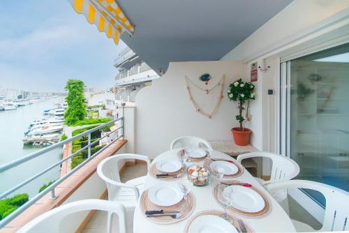 WELCS APARTAMENTO 246 EMP con vistas al canal