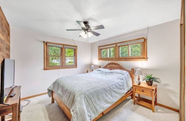 Well maintained home. Close to events. EAA, Packer games, Mile of Music.