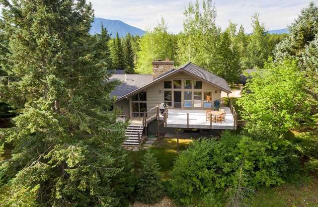 ¡NUEVO! Casa moderna con vistas al monte en la entrada del glaciar NP