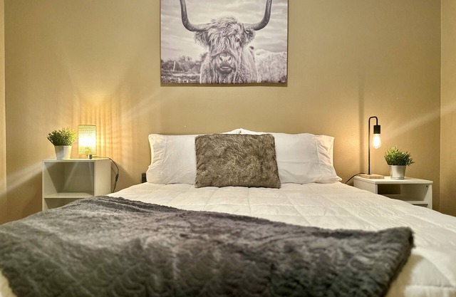 Western Style - 2 bed/1 bath - RATED 5 STARS