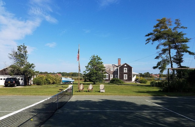 Westhampton por excelencia frente al mar 2 acres con tenis, muelle.