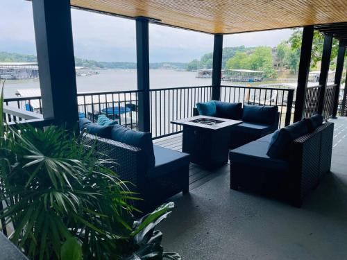 Wet Feet Retreat - With Onsite Boat Rental!