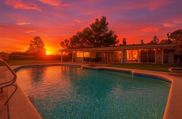 Wexford Hills Poolside Haven Backyard, BBQ