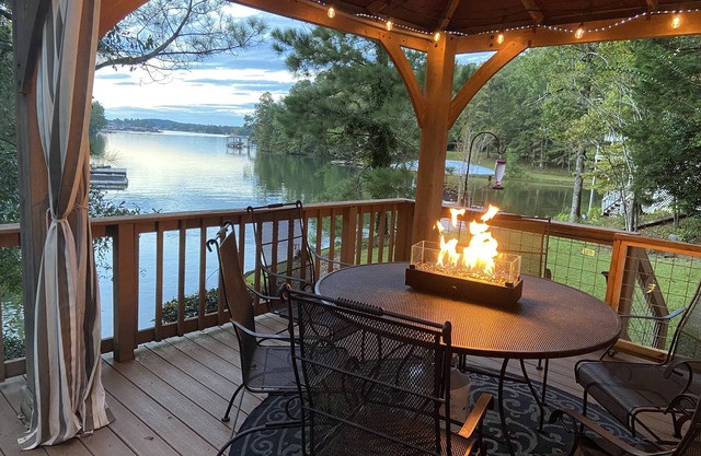 ¡Que vista! Casa de 4 dormitorios y 2 baños en el hermoso lago Martin