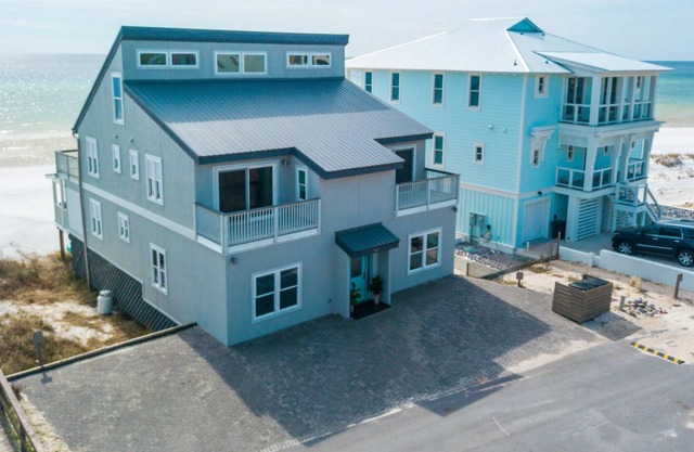 Casa Bella: Recientemente renovado, frente a la playa a casa! 8 dormitorios / 5. 5 BA!