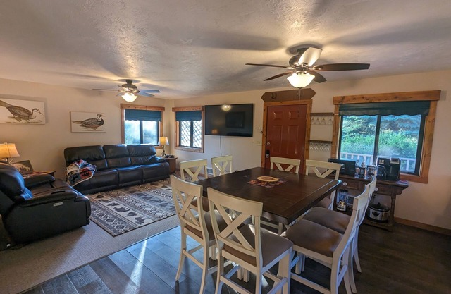 Whippoorwill Cabin, a pet-friendly retreat in Swan Valley