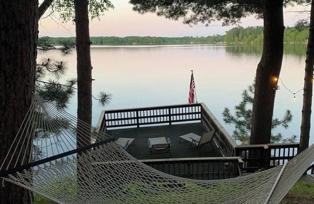 WhisperingPines on Sand Lake! SAUNA-GOLF-Fish-SWIM- Outdoor Pizza Oven