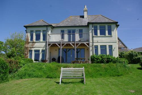 White Horses a large family home in Bantham South Devon with fantastic sea views