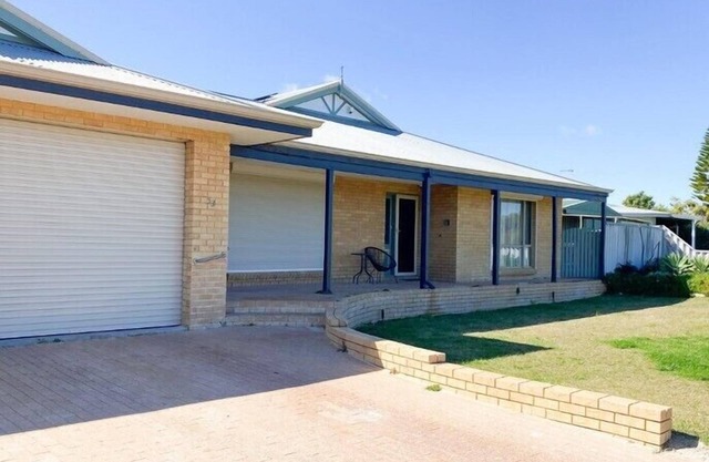 White Sands - Located just 300m from Lancelin’s beautiful Back Beach.