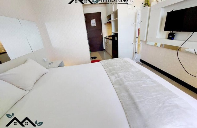 White Studio Group Surabaya - WS 821 at Amega Crown Residence