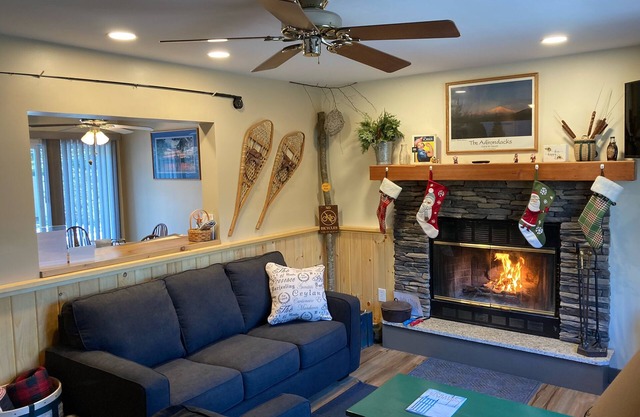 Nuevo listado completamente renovado, Whitefaceface / Wilmington Adirondack Cottage