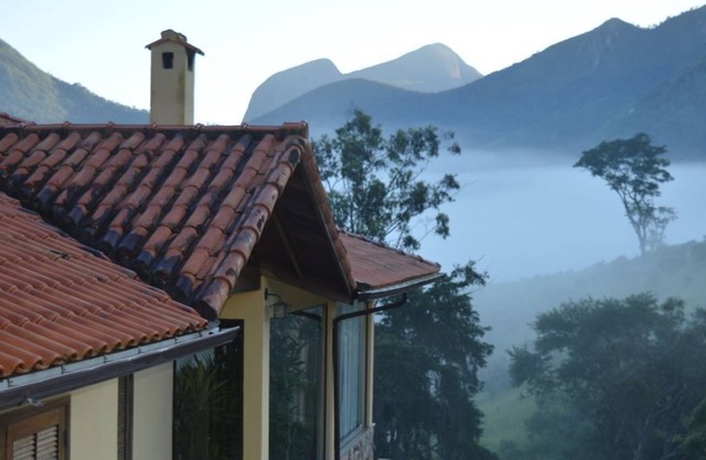 TODA LA CASA Y LA PAZ EN LA MONTAÑA DE PETROPOLIS