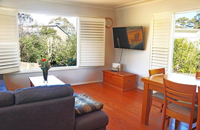 On Munjip Trail to Denhams Beach - Centrally Located South Coast Beach Retreat