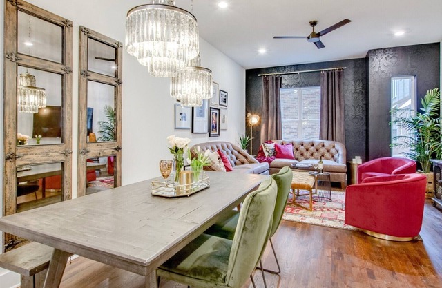 WILD ELEGANCE - DESIGNER HOME - MINS TO MUSIC ROW