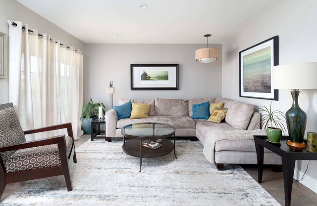 Willow Glen Cottage, Exudes Grace and Charm