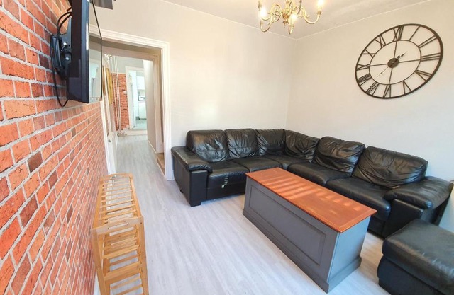 Wimborne House, 3BR, Airport, M1, 6 beds