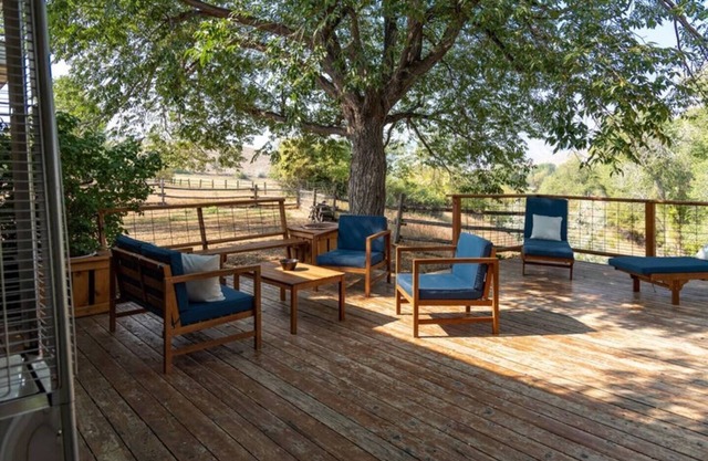 Wind River Home, dos casas completas en una, jacuzzi, cerca del centro con increíbles vistas a las montañas