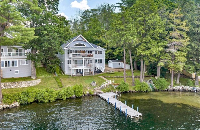 Winnie Waterfront - Beautiful Lakefront Home!!! sandy water, Close to Gunstock!!