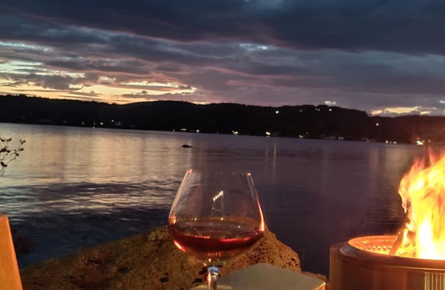 Winnipesaukee lakefront home. Close to ski resorts, dining, shopping, spas!