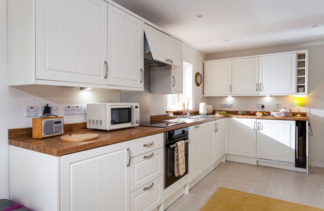 With cosy home comforts in every corner, The Sunset Retreat is the perfect romantic retreat