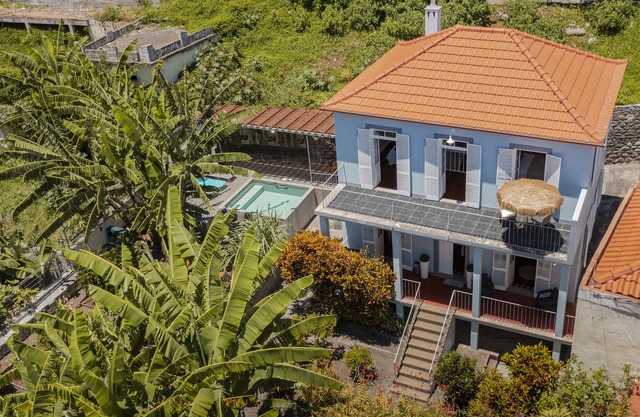 With secret garden and pool - Villa Quebra Costas