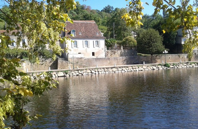 Al cabo de unos minutos a pie de Le Bugue, casa independiente magnífica, las vistas